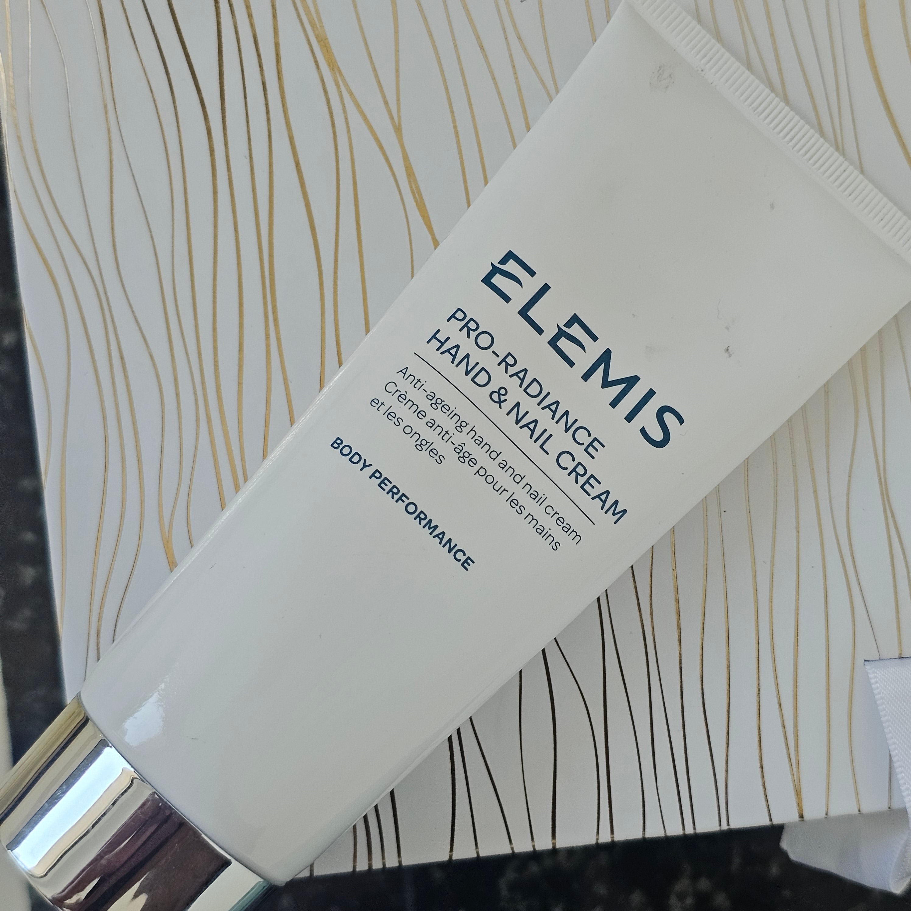 Elemis Pro-Radiance Hand and Nail Cream 100ml – nourishing hand and nail moisturizer